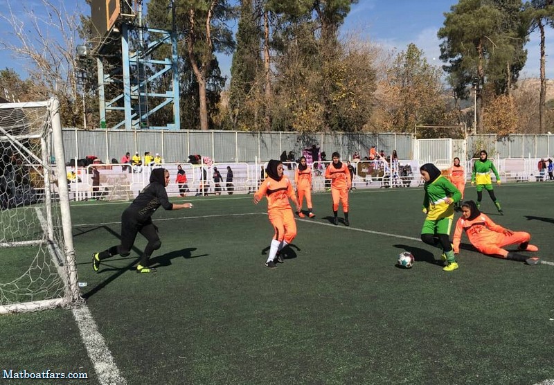 اولین دوره مسابقات مینی فوتبال بانوان در شیراز استارت خورد