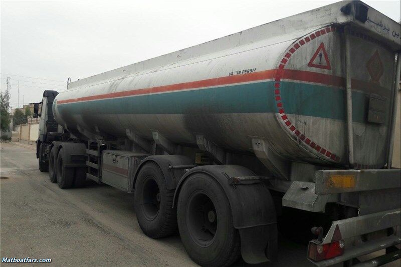 ۱۳۰۰ لیتر گازوئیل قاچاق در لامرد فارس کشف شد