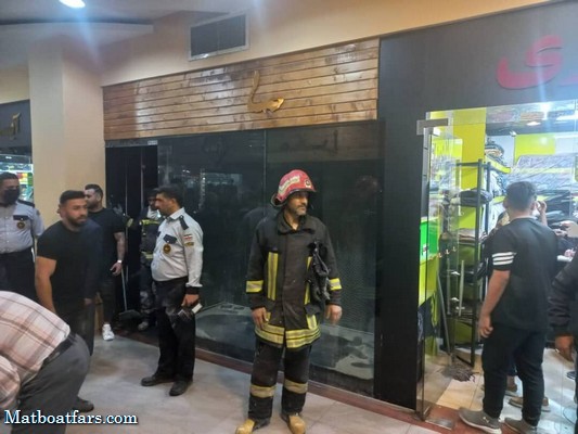 آتش سوزی مجتمع تجاری زیتون شیراز مهار شد