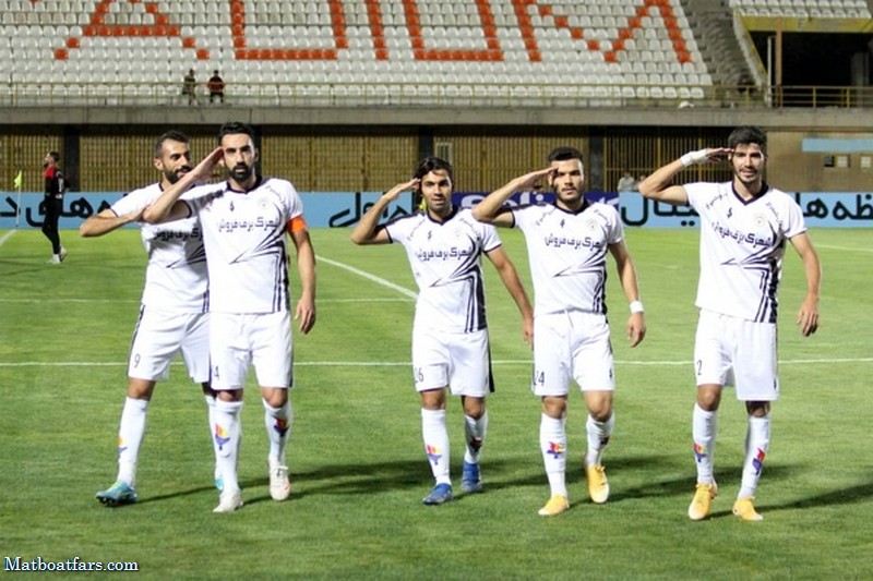 تیم فوتبال فجر شهید سپاسی به لیگ برتر صعود کرد