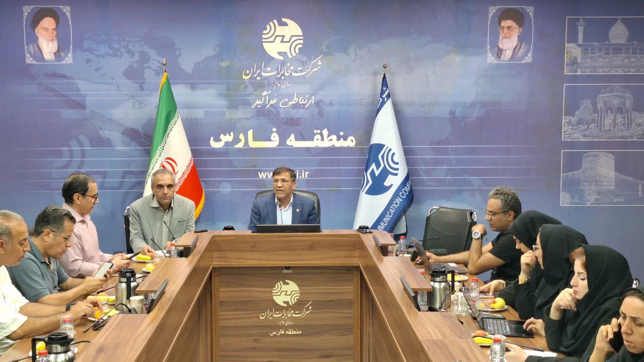 تاکید مدیرعامل مخابرات فارس بر توسعه فیبر نوری و پایداری شبکه تلفن ثابت و همراه